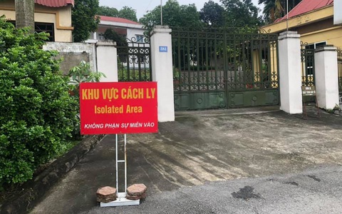 7 người cách ly tại nhà vẫn 'tung tăng' đi chợ, xem bóng chuyền