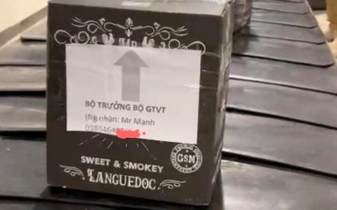Nhân viên gửi nhiều kiện hàng ghi 'Bộ trưởng Bộ GTVT’ để tránh hư hỏng hàng hóa?