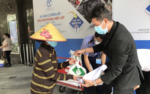 Dìu nhau đi qua những ngày khó