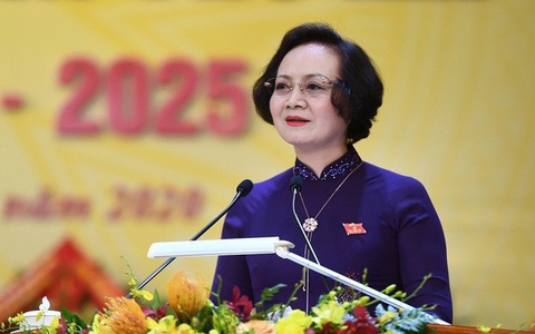 Cán bộ, công chức thuộc Bộ Nội vụ phải ăn mặc kín đáo, váy quá gối, không xẻ tà quá cao
