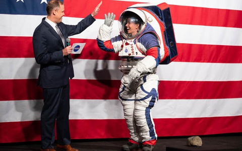 NASA công bố thiết kế bộ đồ vũ trụ mới của phi hành gia