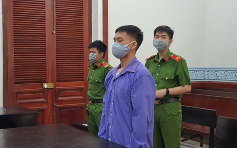 Đâm chết cha nuôi vì đi khách sạn với vợ, người đàn ông lãnh 18 năm tù