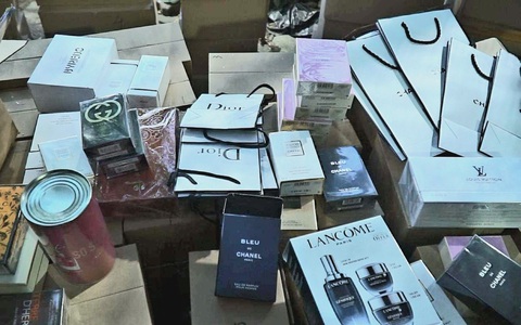 Nước hoa 'hàng hiệu' Dior, Chanel, Gucci, Valentino... giá chỉ 40.000 đồng/chai