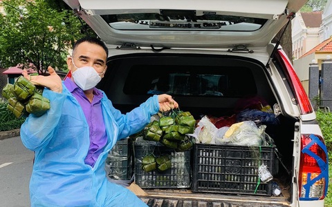Quyền Linh đi cứu trợ và những hình ảnh cay khóe mắt người xem