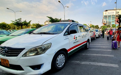 HỎI - ĐÁP về dịch COVID-19: Đi, đến sân bay sau 18h có xe vận chuyển không?