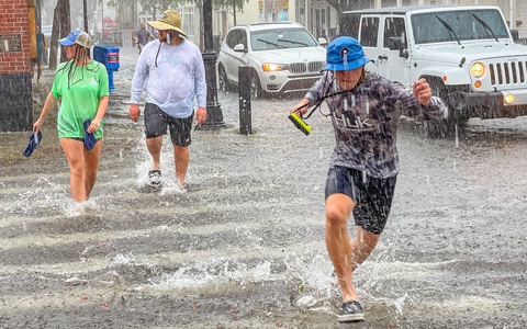 Bão Elsa cản trở việc tìm nạn nhân vụ sập nhà ở Miami