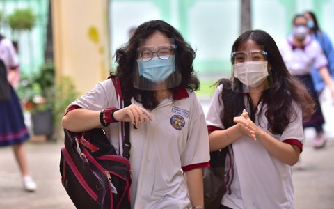 Sáng nay, gần 1 triệu thí sinh thi môn văn