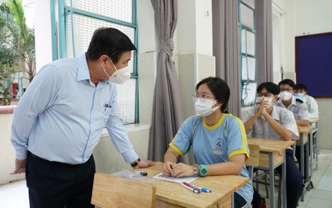 Chủ tịch UBND TP.HCM: ‘Phụ huynh lo lắng là đương nhiên, nhưng hãy cố gắng giãn cách’
