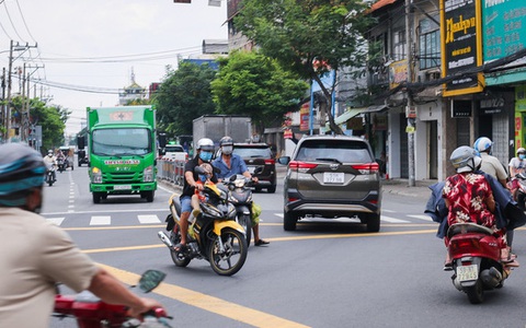 TP.HCM đang giãn cách mà đường đông vậy, khi nào mới hết dịch?