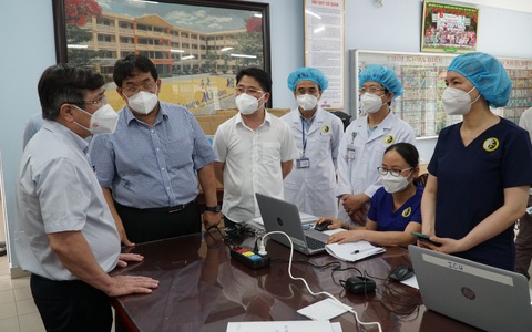 Chủ tịch TP.HCM gặp y bác sĩ: 'Có gì chưa hài lòng, các bạn cứ phản ánh'