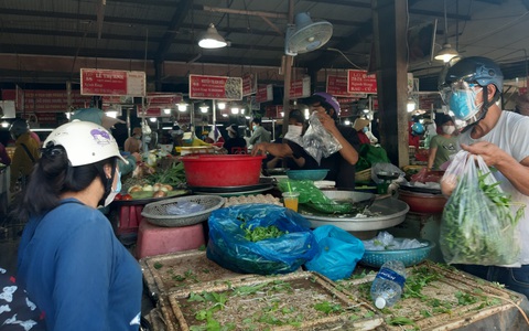 Đà Nẵng mở 4 điểm bán hàng bình ổn giá, người dân đi chợ từ 5h sáng