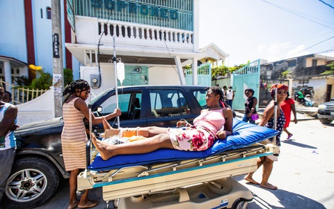 Chùm ảnh thảm họa động đất ở Haiti, hơn 300 người chết