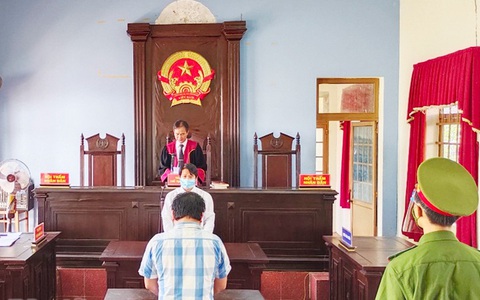 Người đàn ông đấm sưng mặt công an tại chốt phòng chống dịch lãnh 30 tháng tù
