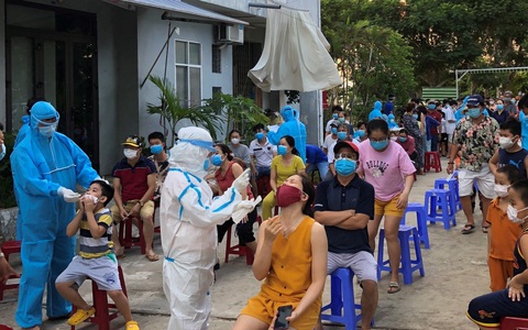 Giáng chức phó chánh văn phòng Đoàn ĐBQH - HĐND Đà Nẵng 'gạt tay trúng mặt' nhân viên y tế