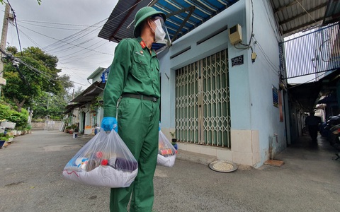Bộ đội giúp dân: ‘Tìm tới dân trước khi dân tìm tới chúng tôi’