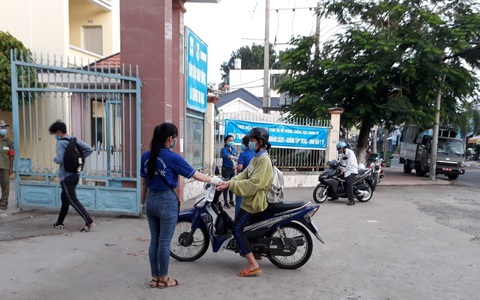 1 thí sinh dương tính trước giờ thi, xét đặc cách tốt nghiệp THPT cho 22 thí sinh khác