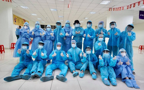 Sinh viên khối sức khỏe sẵn sàng xếp bút nghiên đi vào tâm dịch