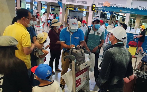 Không ép người tiêu dùng để hỗ trợ hãng bay