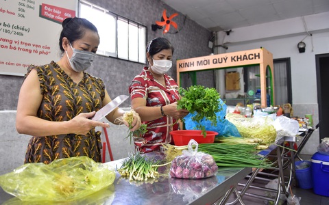 Nhiều quán phở, bún bò TP.HCM bắt đầu 'chốt đơn' trở lại