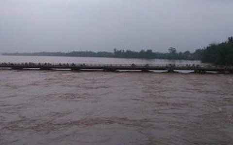 Đi cào hến, 2 mẹ con và 1 người cháu chết đuối thương tâm