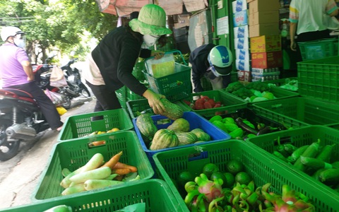 Chợ đầu mối ế khách do chợ... chui