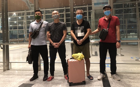Bàn giao 2 người Hàn Quốc bị truy nã quốc tế cho cảnh sát Hàn Quốc