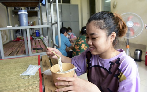 'Tô phở mùa dịch thật khác so với thường ngày'