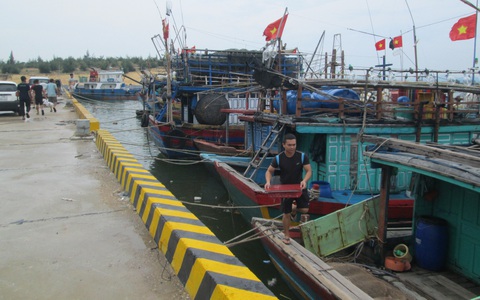 Quảng Bình cử ngư dân xét nghiệm âm tính tham gia đội bảo vệ tàu thuyền tránh bão