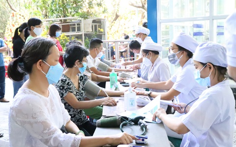 Nhiều người dân TP.HCM được khám hậu COVID-19 miễn phí