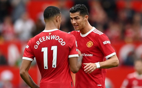 Khi Ronaldo 'đại chiến' với đàn em