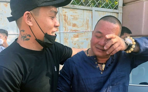Hải 'bánh' bật khóc khi ra tù sau hơn 20 năm thụ án