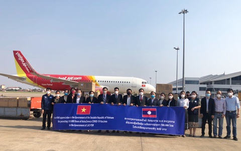 Vietjet vận chuyển miễn phí vắc xin COVID-19 Việt Nam tặng Lào