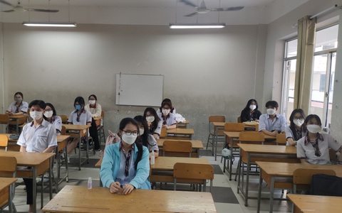 Bác sĩ nói học sinh tiểu học tại TP.HCM đã an toàn khi đến trường học trực tiếp