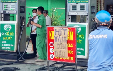 Bình Dương chật vật vì hàng loạt cây xăng treo biển hết hàng, chờ hoàn thiện pháp lý…