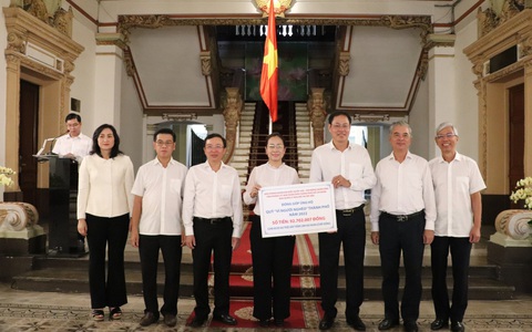 Cán bộ, công chức TP.HCM góp một ngày lương cho Quỹ 'Vì người nghèo'