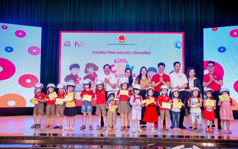 Chương trình ‘Sinh Con, Sinh Cha’ đến Nghệ An