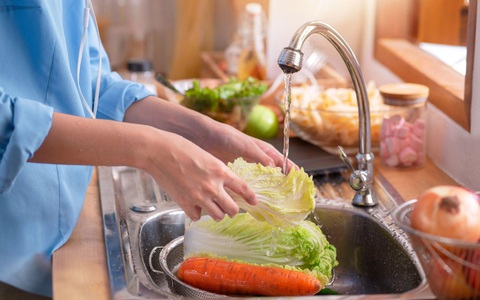 Nhiều người cho rằng thực phẩm là nguyên nhân gây nóng, các chuyên gia nói gì?