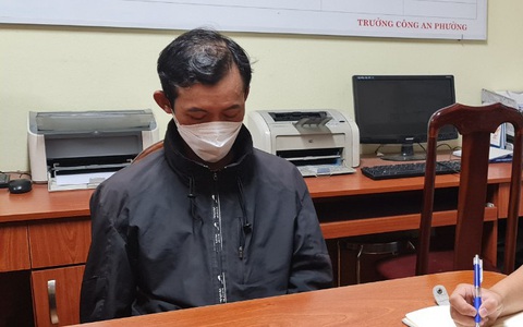 Bắt người đàn ông dâm ô 2 nữ sinh trong nhà vệ sinh trường tiểu học
