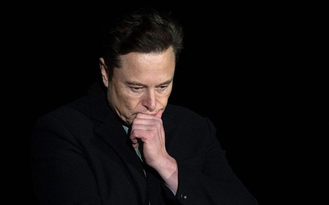 Tỉ phú Elon Musk 'khuấy đảo' chính giới