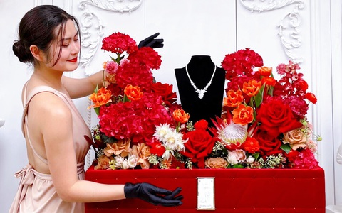 Sen đá kết bó đa sắc, hoa ‘độc bản’... hút khách dịp lễ 20-10