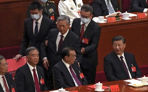Tân Hoa xã: Ông Hồ Cẩm Đào được đưa ra khỏi phiên bế mạc Đại hội 20 vì không khỏe