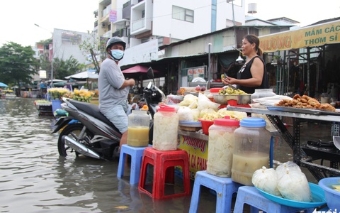 Triều cường lên đỉnh lại đúng giờ tan tầm