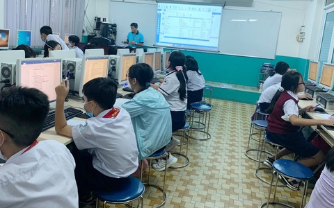 Trường thuê máy tính để dạy tin học không bị 'cà giật'
