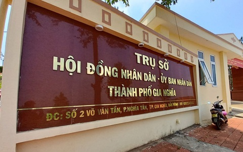 Bắt khẩn cấp cán bộ phòng tài nguyên và môi trường liên quan nhận hối lộ