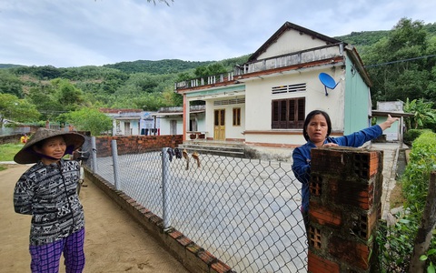 Sống sợ hãi bên núi lở