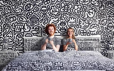 Chàng họa sĩ dành hai năm thanh xuân vẽ Doodle toàn bộ dinh thự