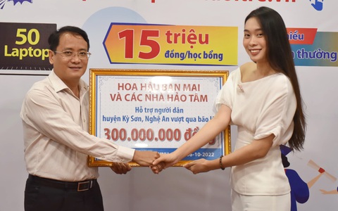 Hoa hậu Ban Mai và các nhà hảo tâm gửi tặng 300 triệu đồng hỗ trợ người dân huyện Kỳ Sơn
