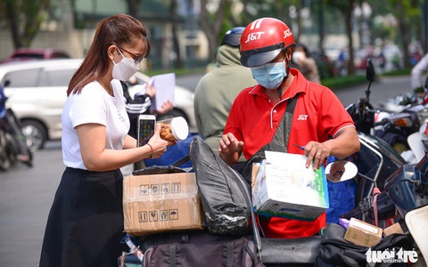 Chuyển hàng từ Trung Quốc nhanh và rẻ: Tại sao người ta làm được mà Việt Nam lại không?