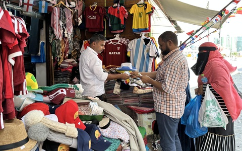 Chợ đàn ông 'ăn theo' World Cup