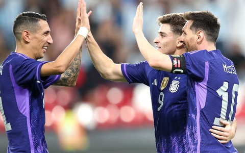 Messi chơi đồng đội giúp đàn em lập công trước thềm World Cup